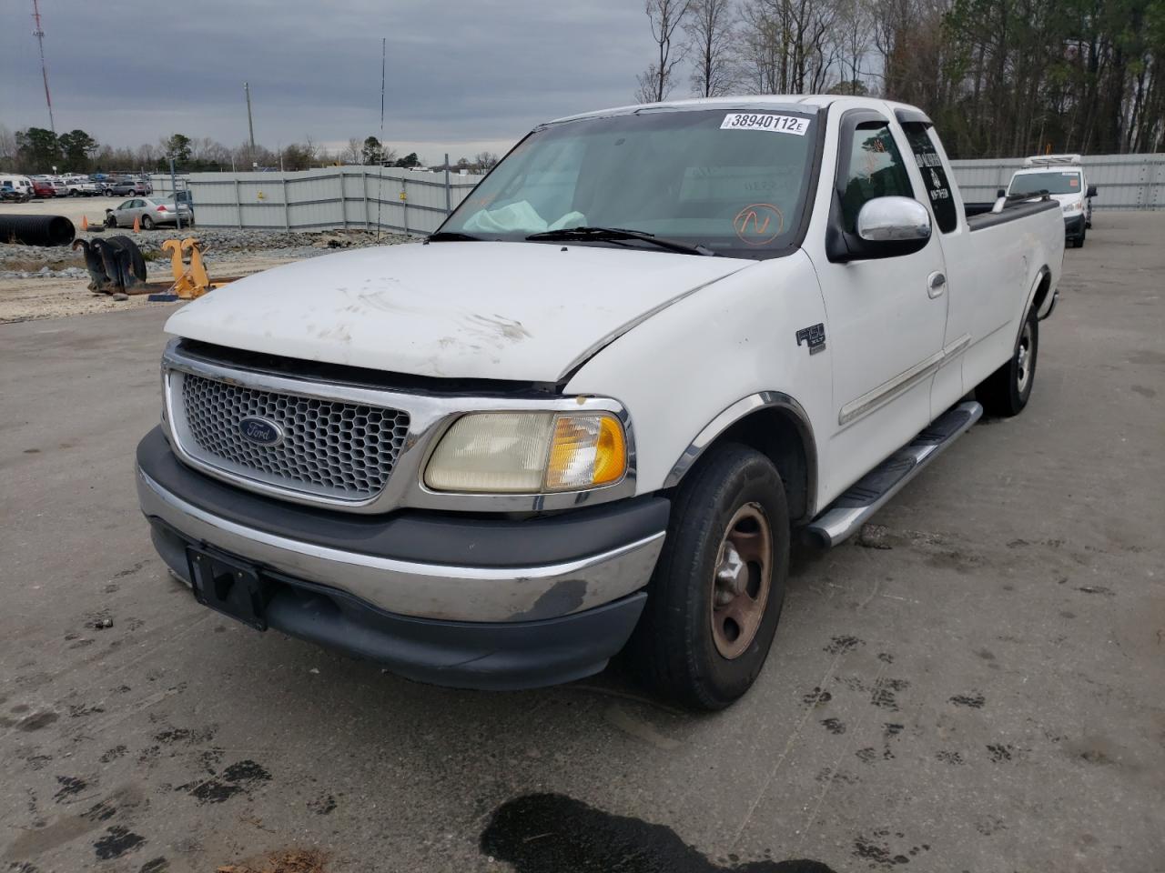 Photo 2 from auction – 2000 FORD F150 with VIN 1FTRX17W0YNA28141