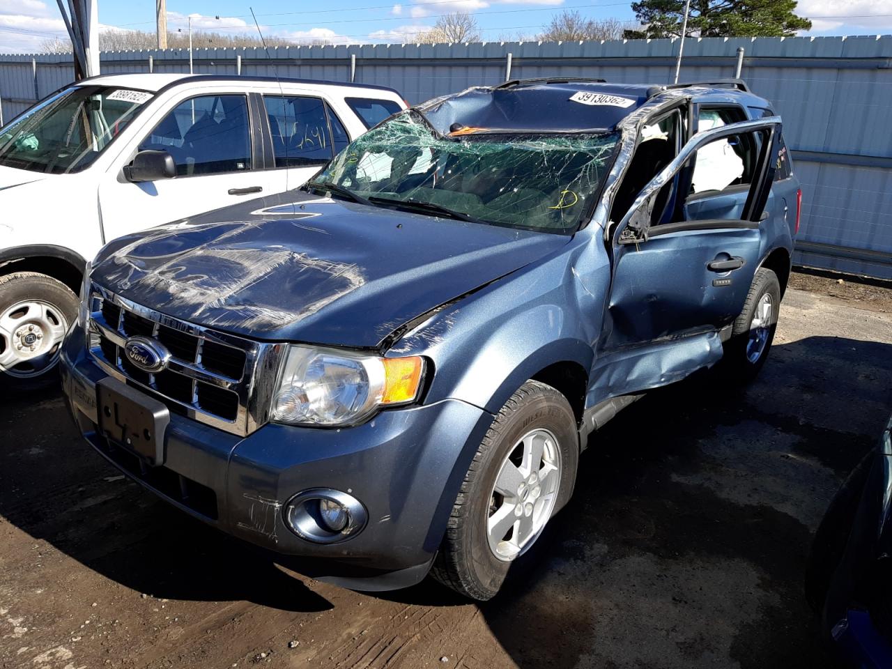 Photo 2 from auction – 2011 FORD ESCAPE XLT with VIN 1FMCU0DG2BKB40952