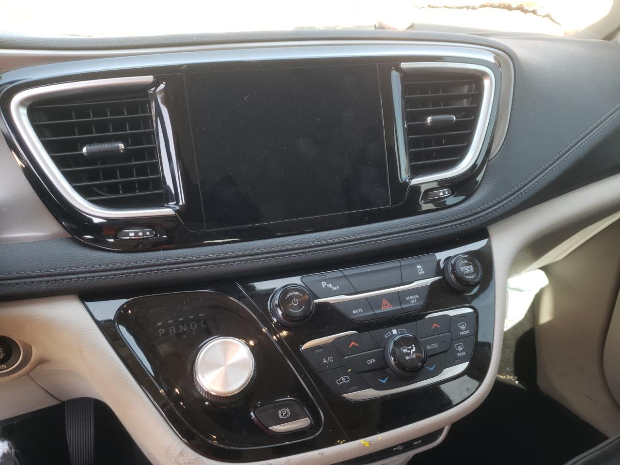 Photo 9 from auction – 2018 CHRYSLER PACIFICA H with VIN 2C4RC1N72JR318218