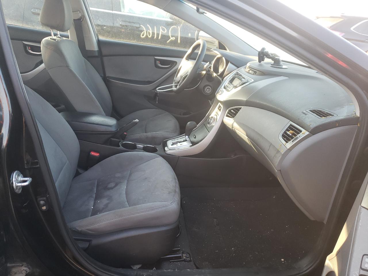 Photo 5 from auction – 2011 HYUNDAI ELANTRA GL with VIN 5NPDH4AE3BH015111