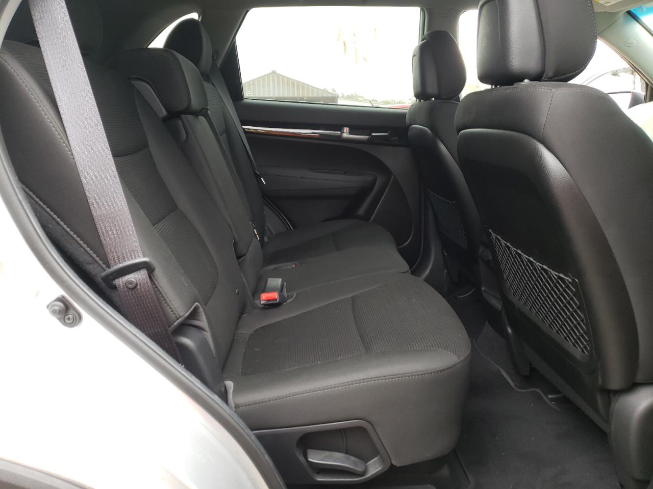 Photo 6 from auction – 2015 KIA SORENTO LX with VIN 5XYKT4A74FG612062