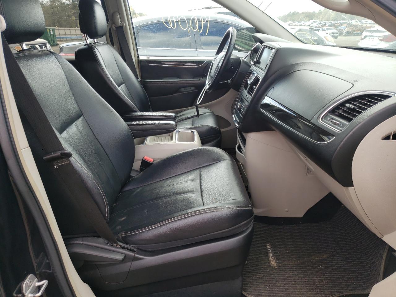 Photo 5 from auction – 2014 CHRYSLER TOWN & COU with VIN 2C4RC1BG2ER158884