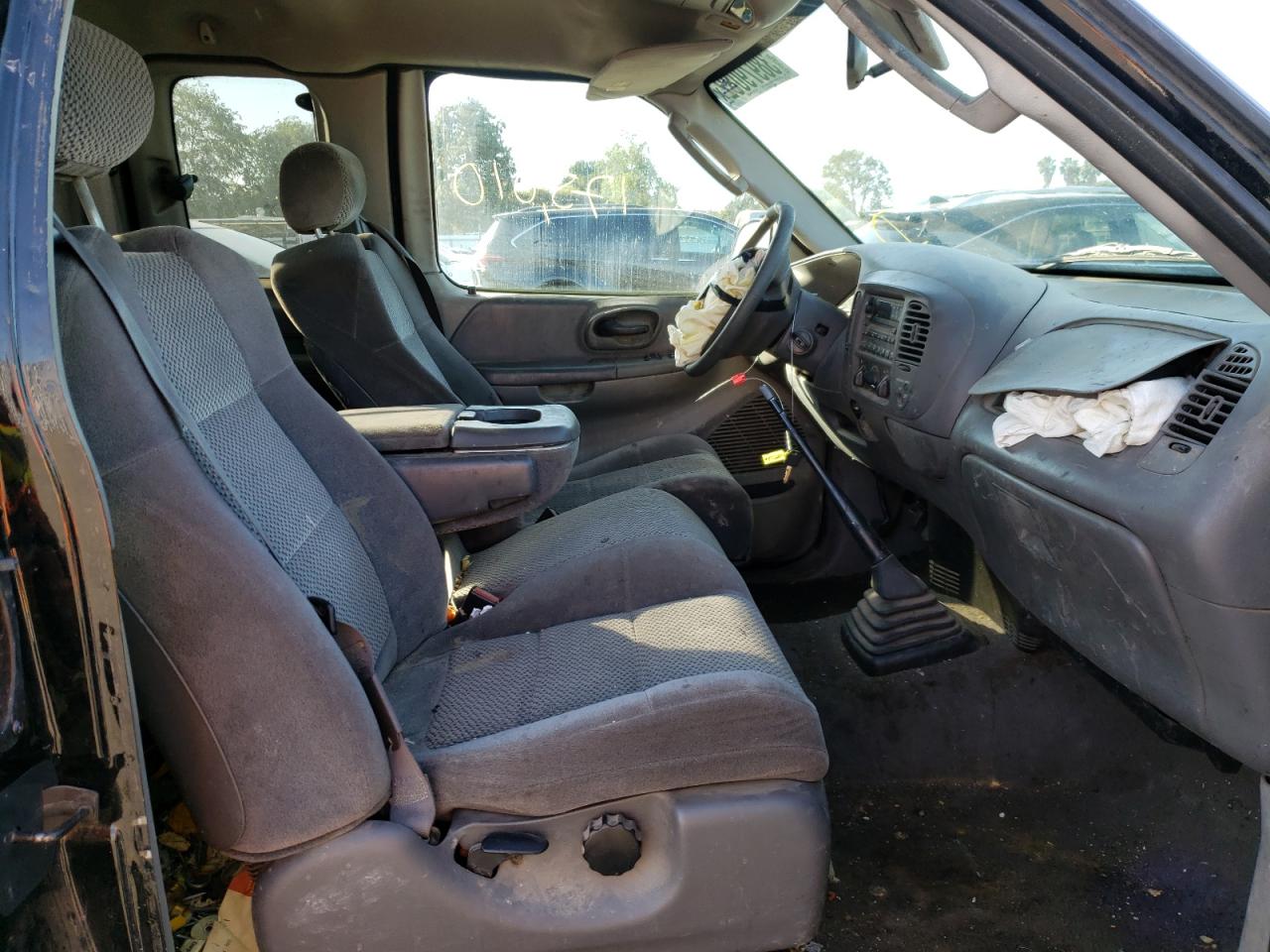 Photo 5 from auction – 2004 FORD F-150 with VIN 1FTRX17213NB02074