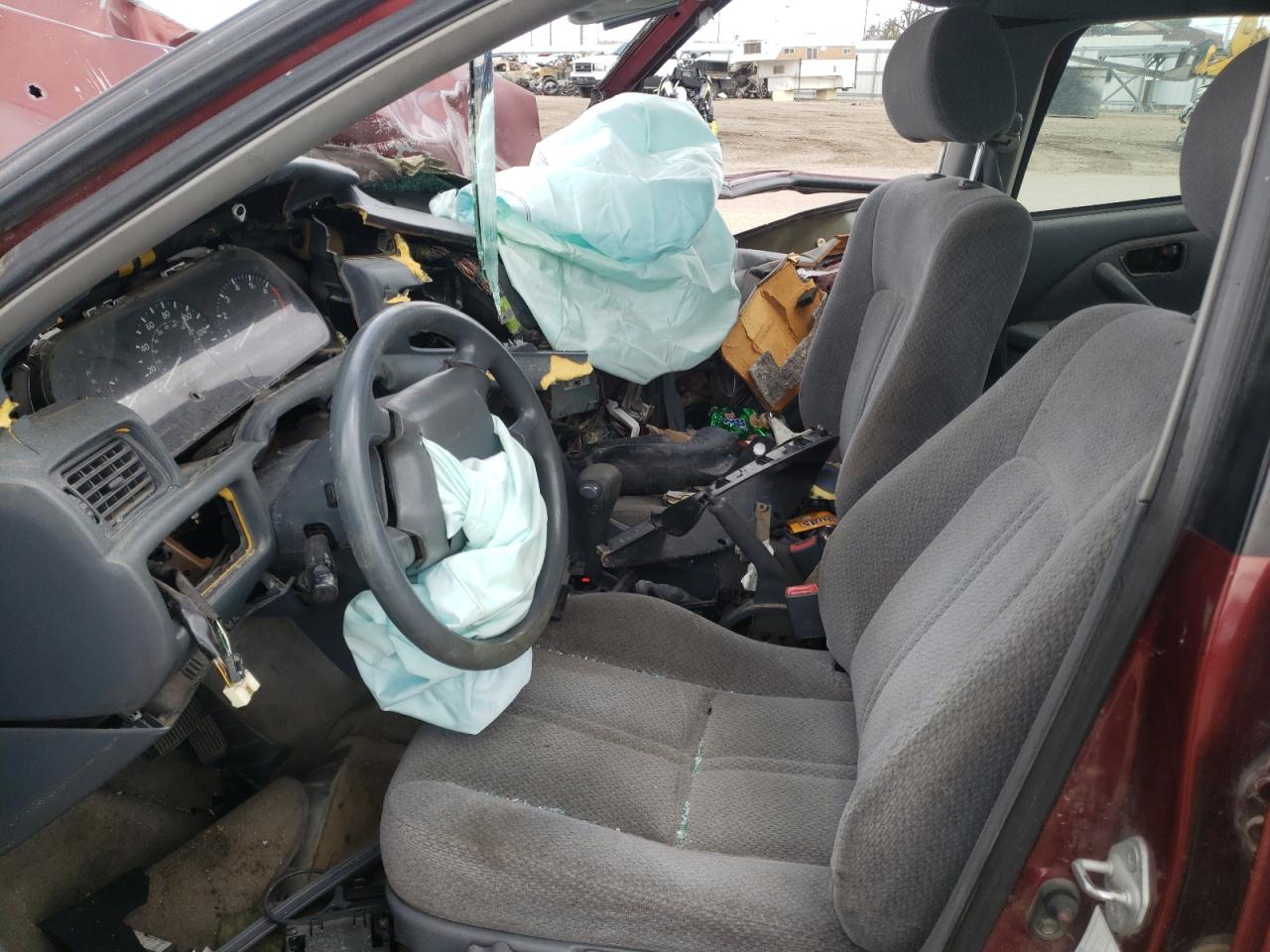 Photo 5 from auction – 2000 TOYOTA CAMRY CE with VIN 4T1BG22K6YU638073