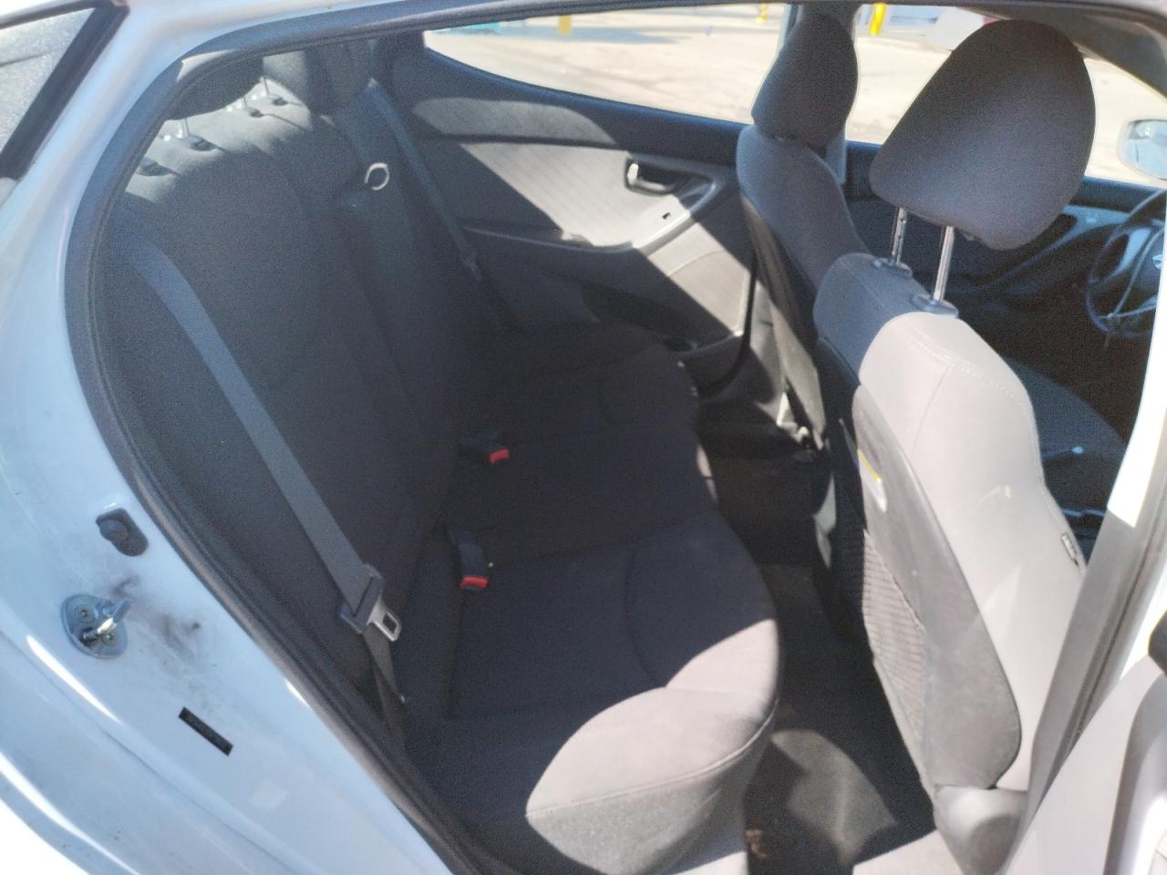Photo 6 from auction – 2016 HYUNDAI ELANTRA SE with VIN 5NPDH4AE0GH734033