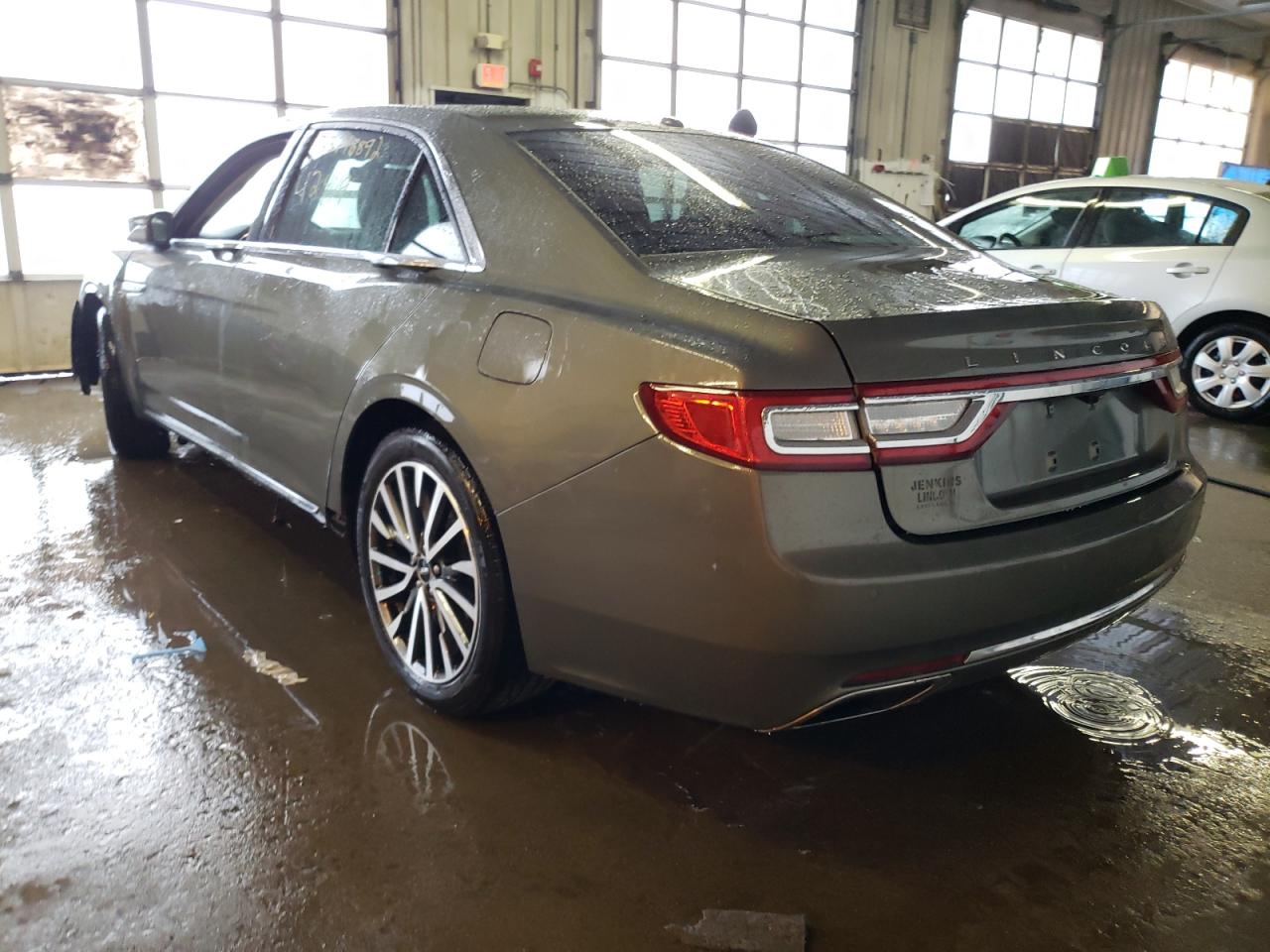 Photo 3 from auction – 2017 LINCOLN CONTINENTA with VIN 1LN6L9SK6H5607390