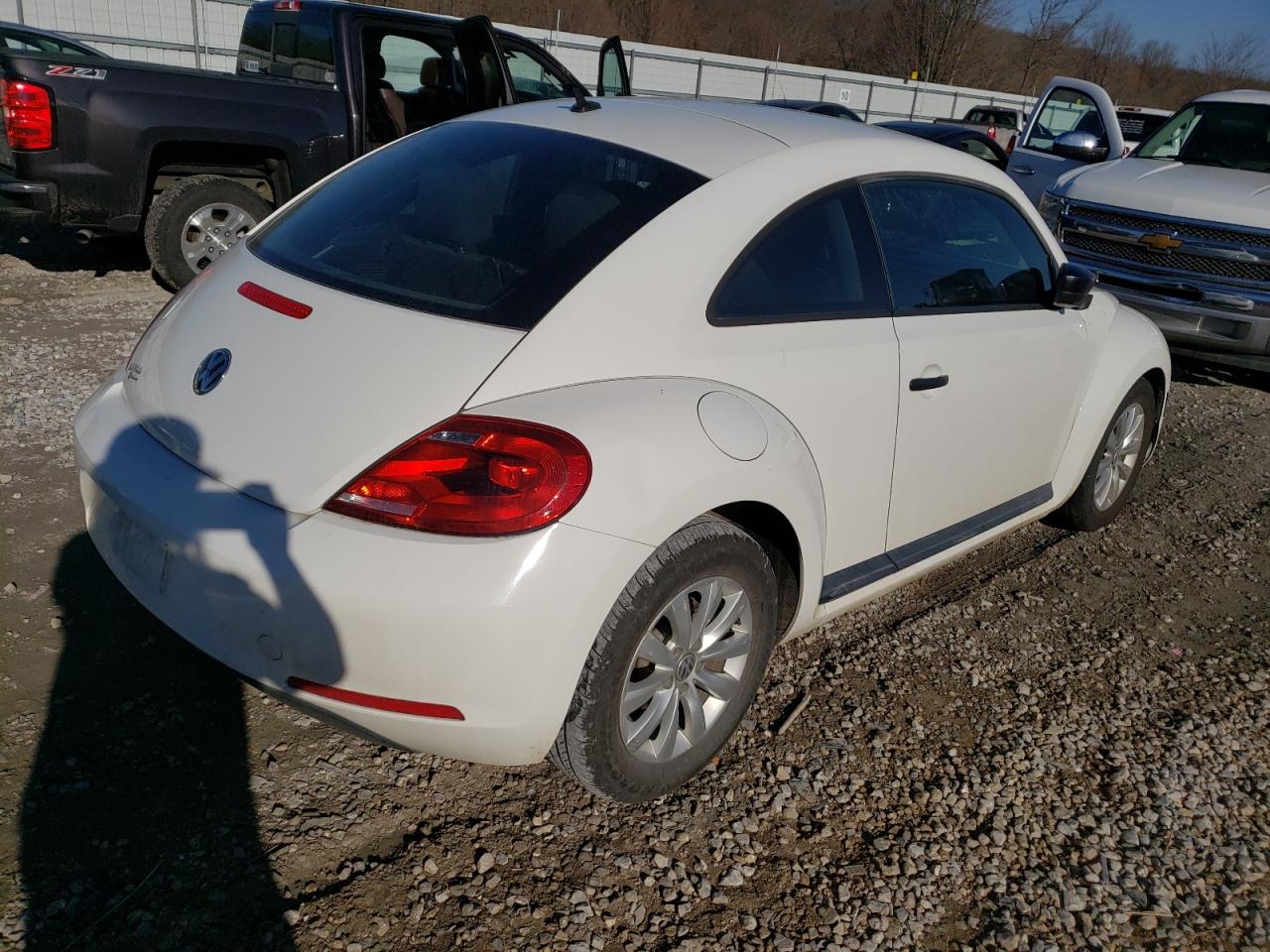 Photo 4 from auction – 2013 VOLKSWAGEN BEETLE with VIN 3VWFP7AT3DM630876