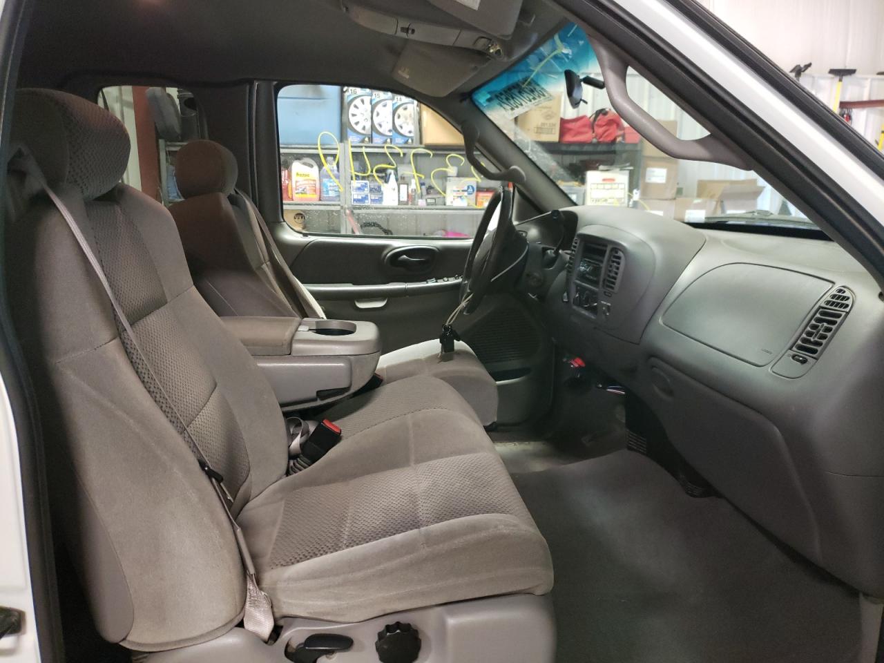 Photo 5 from auction – 2002 FORD F150 with VIN 1FTRX18LX2NA56749