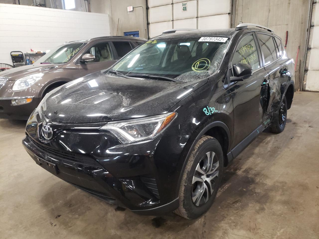 Foto 2 de la subasta – 2016 TOYOTA RAV4 LE con VIN 2T3BFREV5GW428166