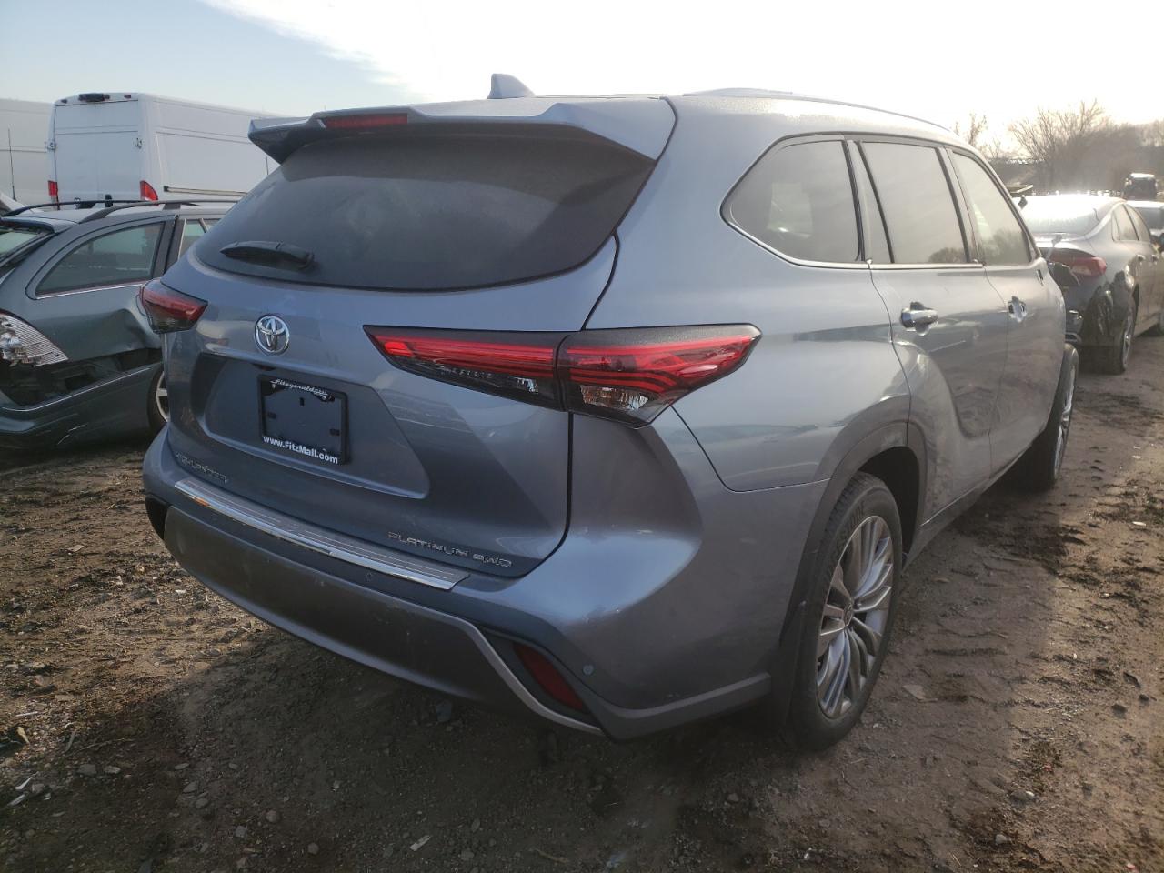 Photo 4 from auction – 2022 TOYOTA HIGHLANDER with VIN 5TDFZRBH8NS173003