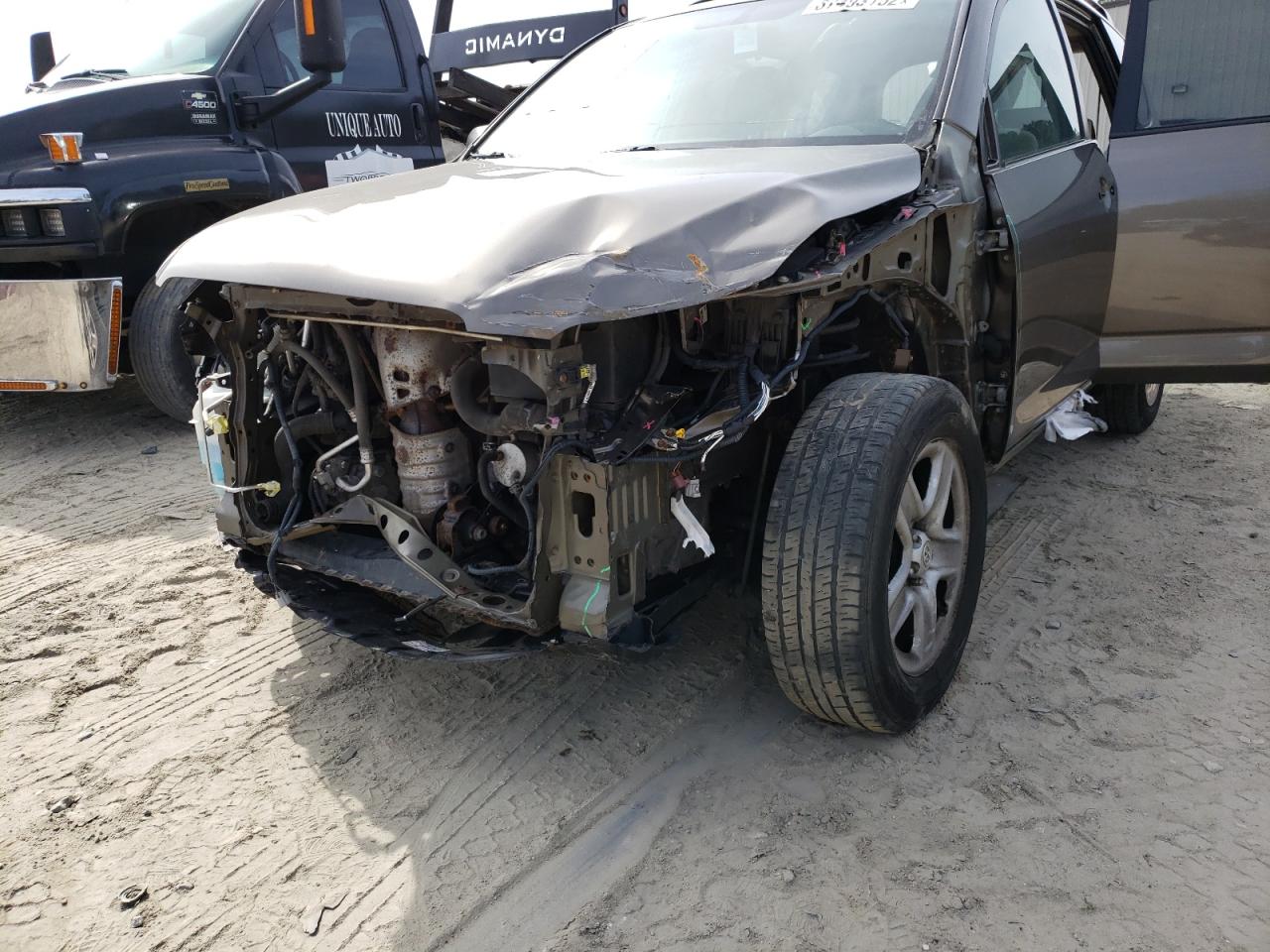 Photo 9 from auction – 2010 TOYOTA RAV4 with VIN 2T3ZF4DV5AW026206