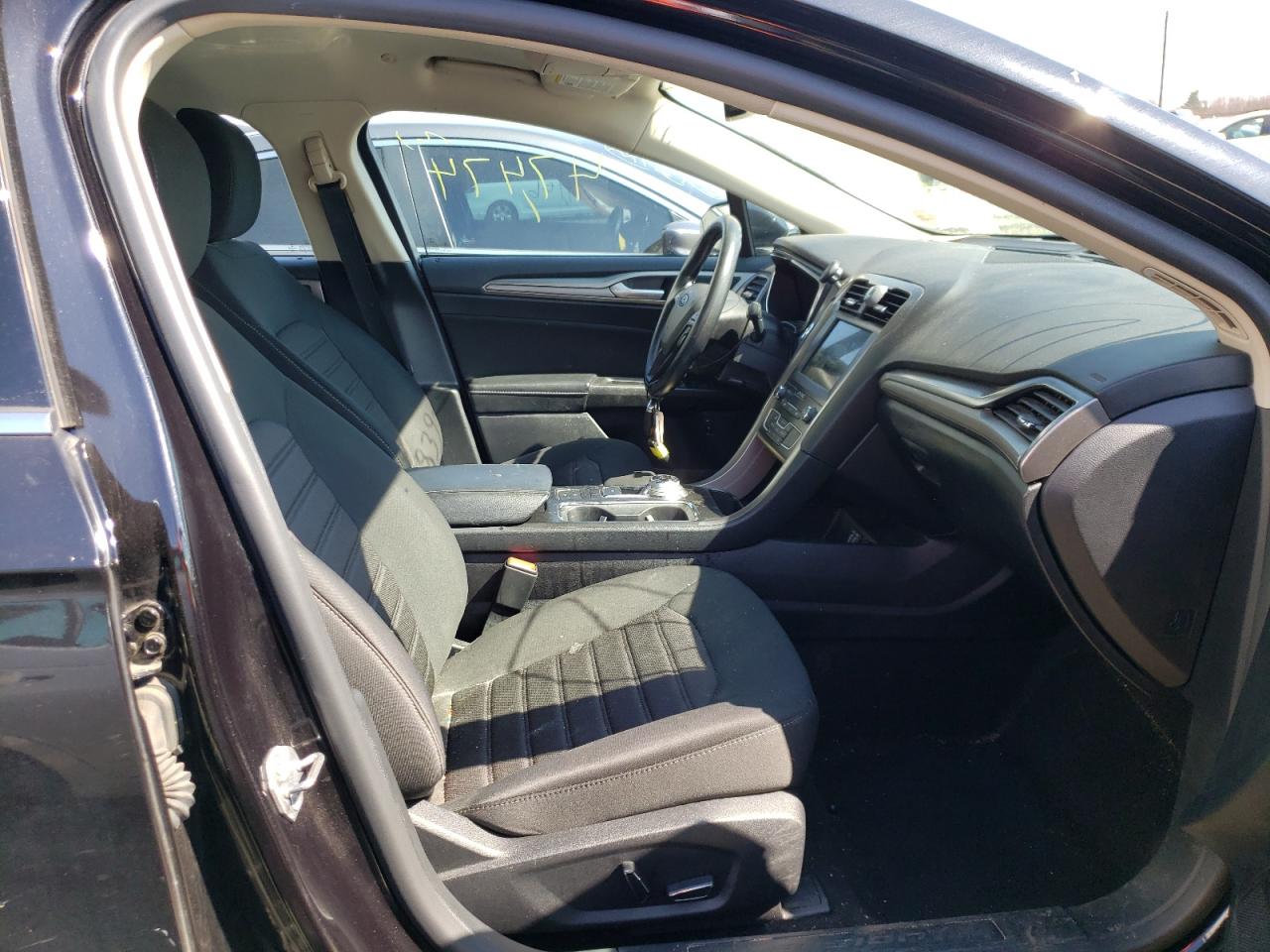 Photo 5 from auction – 2019 FORD FUSION SE with VIN 3FA6P0LU0KR212832