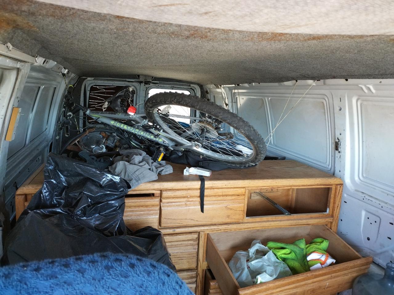 Фото 6 с аукциона – 2000 FORD ECONOLINE с VIN 1FTNS24LXYHA96037