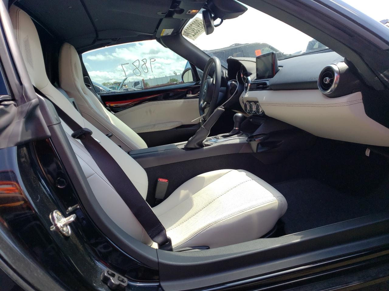 Photo 5 from auction – 2021 MAZDA MX-5 MIATA with VIN JM1NDAM72M0460211