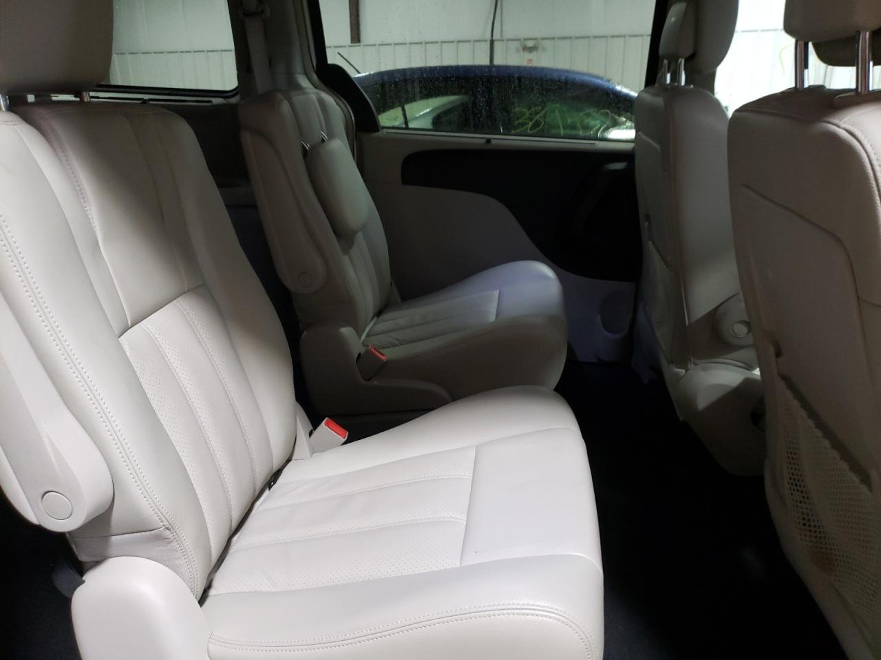 Photo 6 from auction – 2011 CHRYSLER TOWN & COU with VIN 2A4RR8DG9BR609612