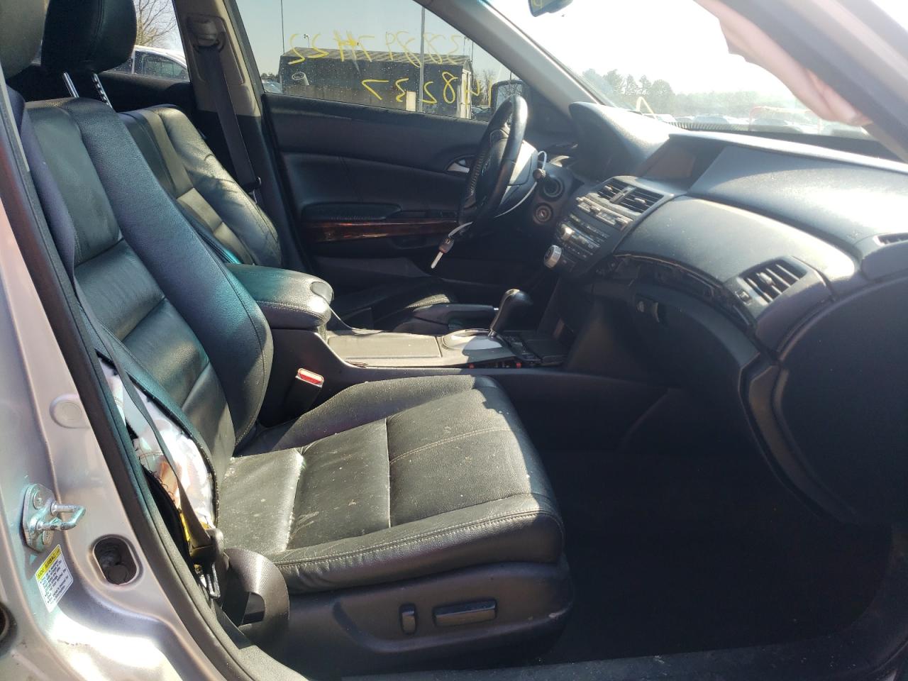 Photo 5 from auction – 2011 HONDA ACCORD CRO with VIN 5J6TF2H50BL004701