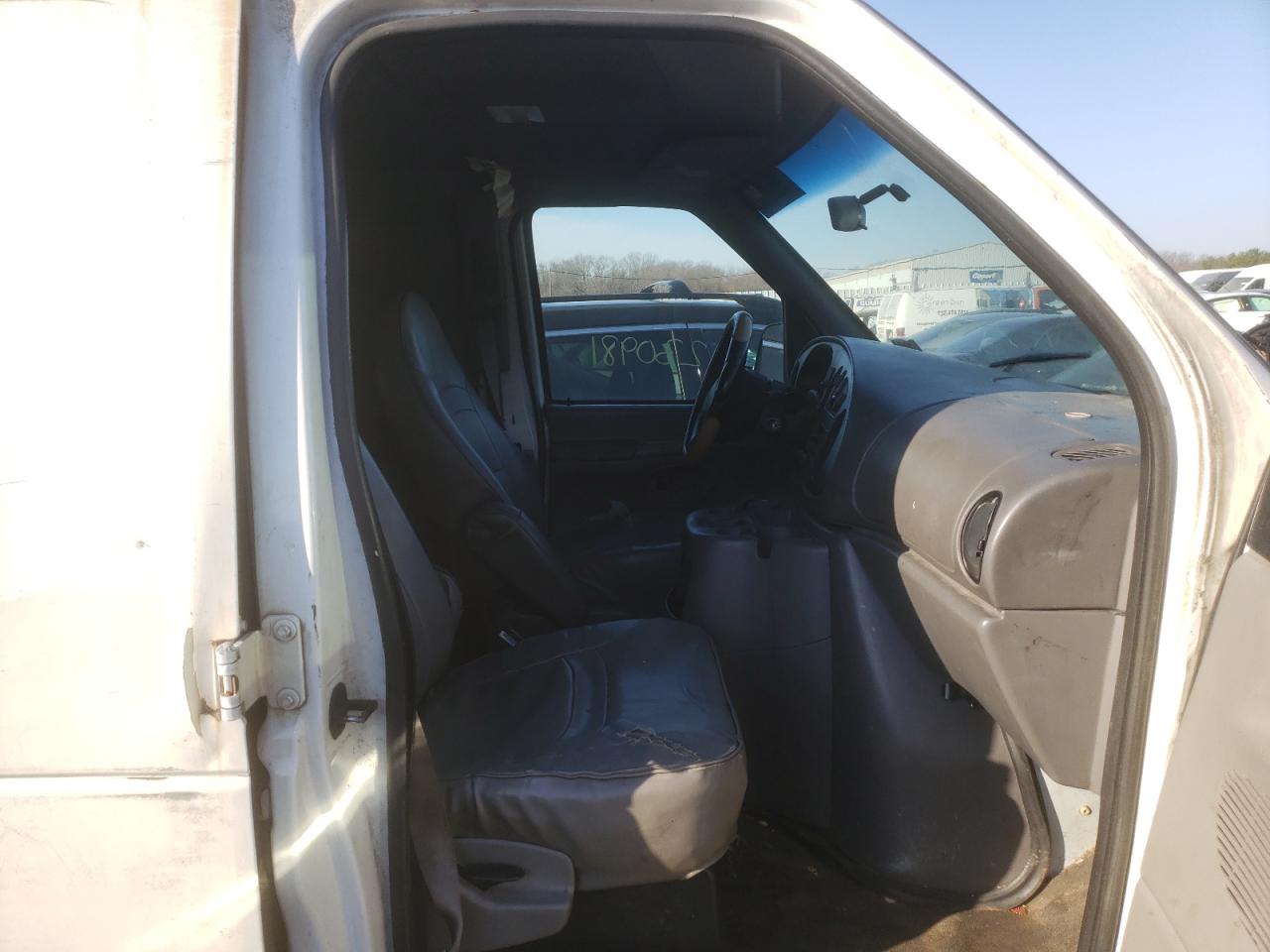 Photo 5 from auction – 2000 FORD ECONOLINE with VIN 1FTNE24L3YHA97425
