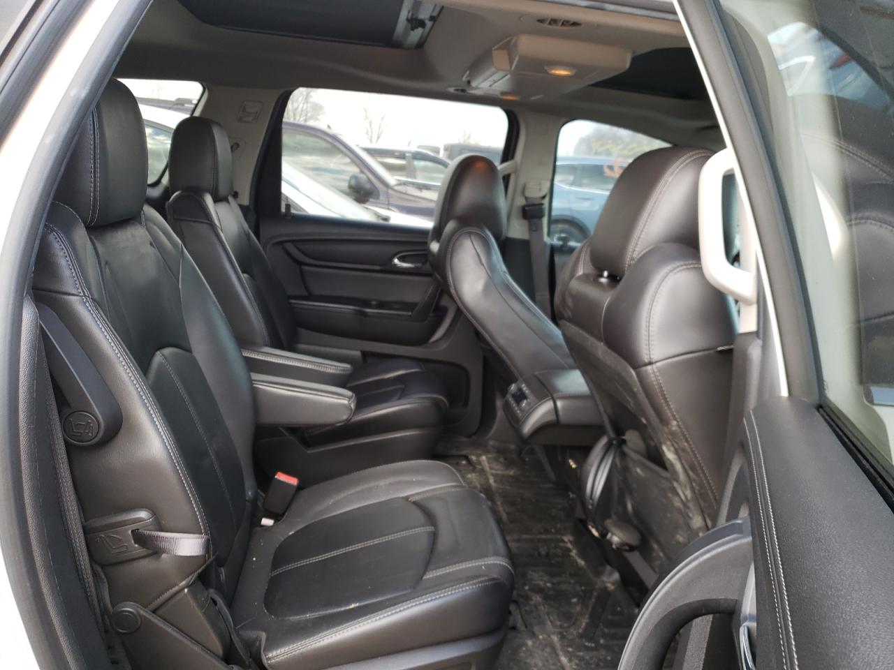 Photo 6 from auction – 2015 CHEVROLET TRAVERSE L with VIN 1GNKVHKD1FJ299579