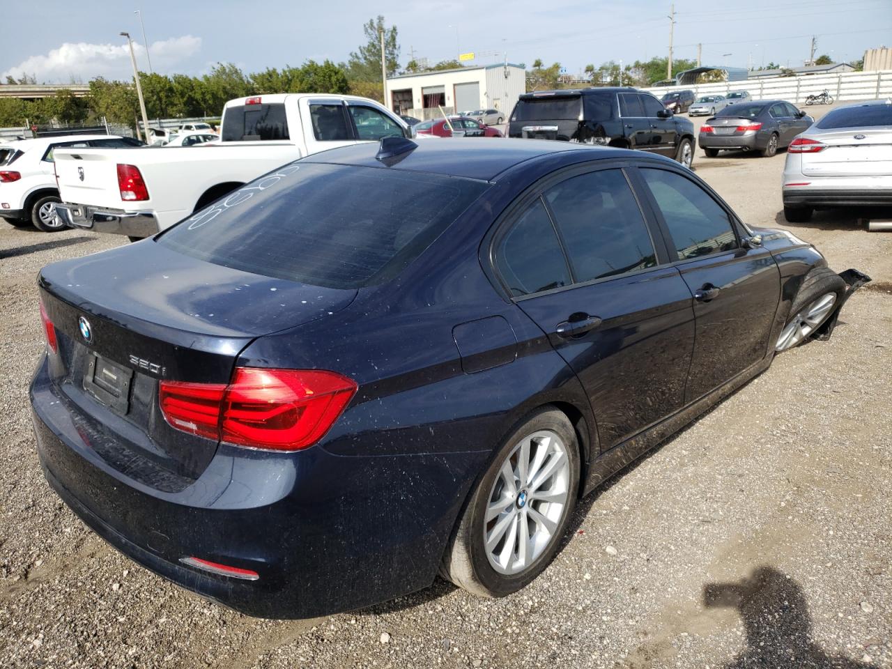 Photo 4 from auction – 2016 BMW 320 I with VIN WBA8E1G53GNT99928