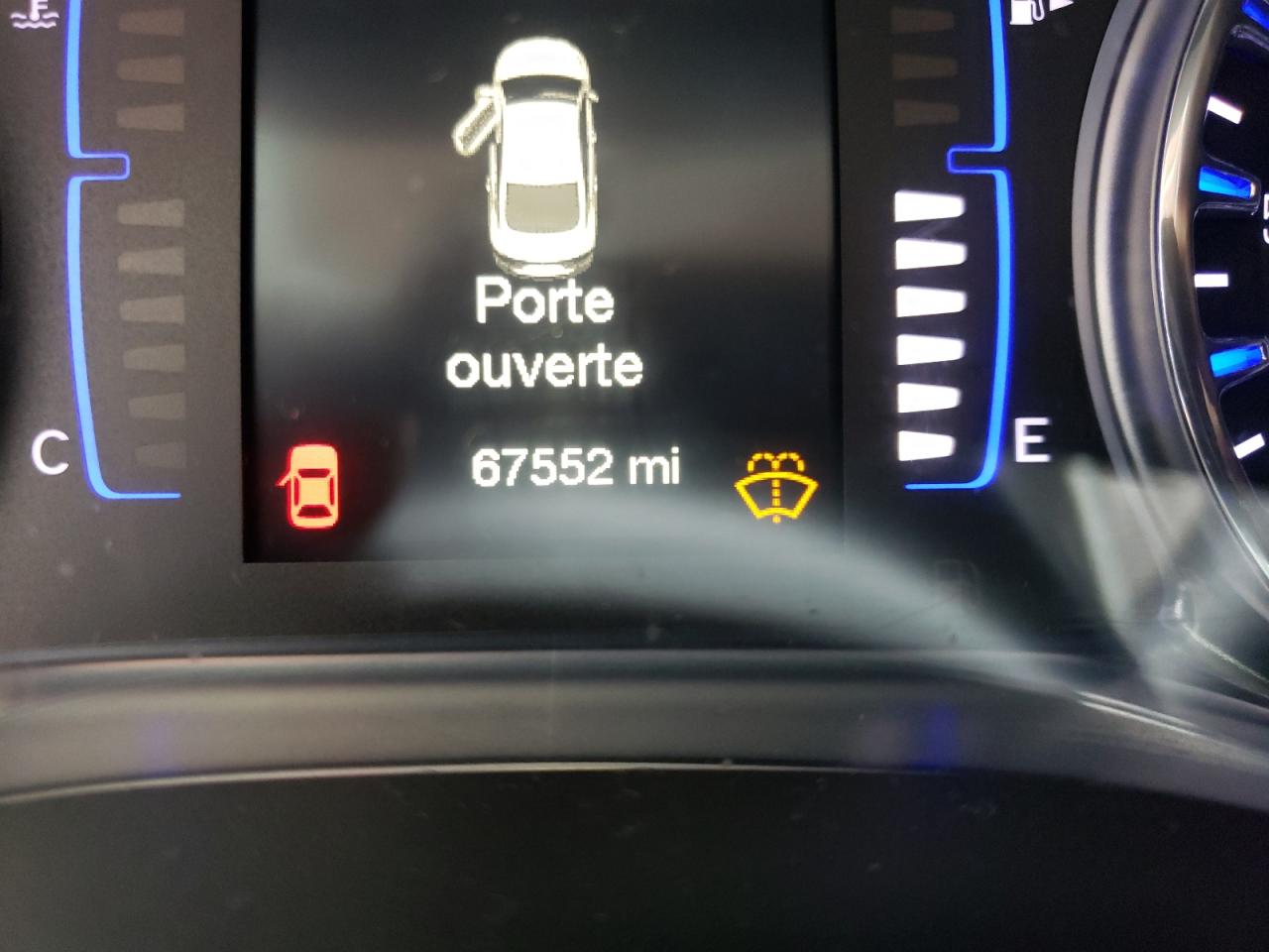 Photo 8 from auction – 2016 CHRYSLER 200 LIMITE with VIN 1C3CCCAB1GN189314