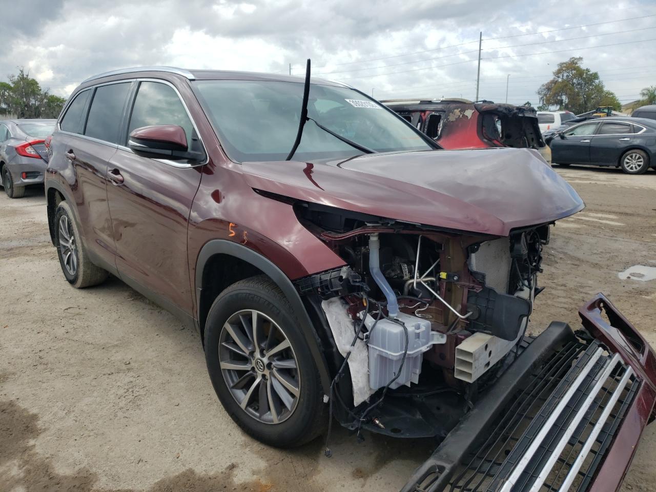 Photo 1 from auction – 2019 TOYOTA HIGHLANDER with VIN 5TDKZRFH8KS302488