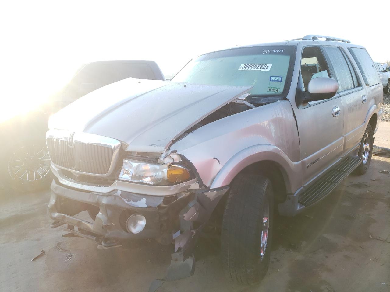 Photo 2 from auction – 2001 LINCOLN NAVIGATOR with VIN 5LMFU28R31LJ21451