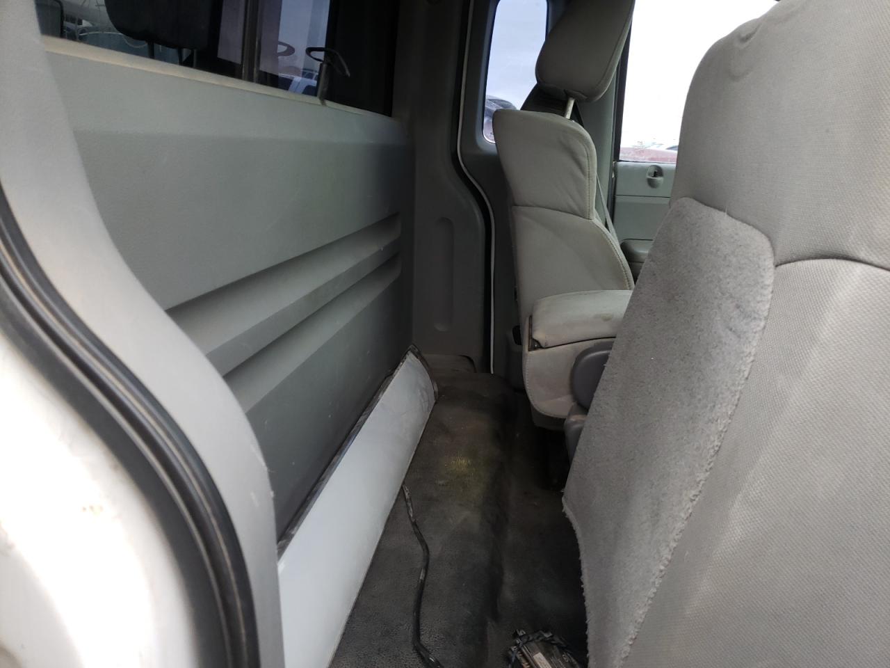 Zdjęcie 6 z aukcji – 2004 FORD F150 z VIN 1FTRF12W24NC64343