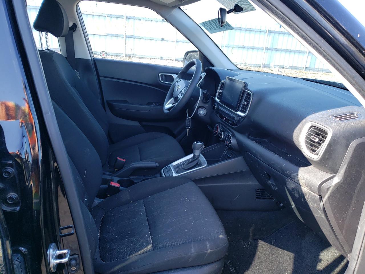 Photo 5 from auction – 2020 HYUNDAI VENUE SE with VIN KMHRB8A36LU028113