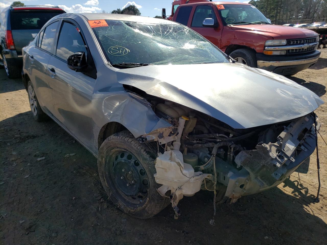MAZDA 3 I 2011 with VIN JM1BL1UF3B1387757 - Photo from auction