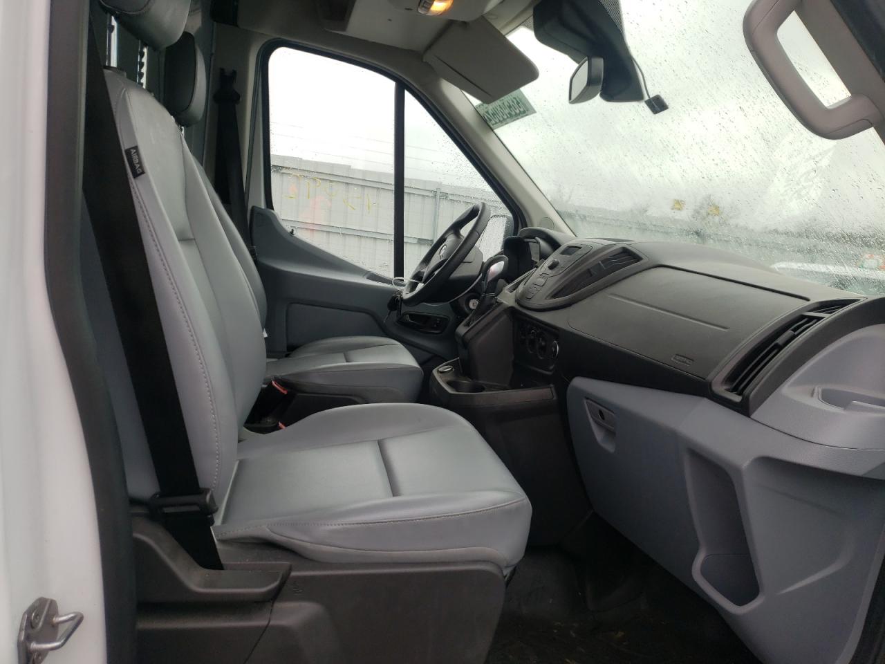 Photo 5 from auction – 2018 FORD TRANSIT T- with VIN 1FTYR1CM9JKB02853