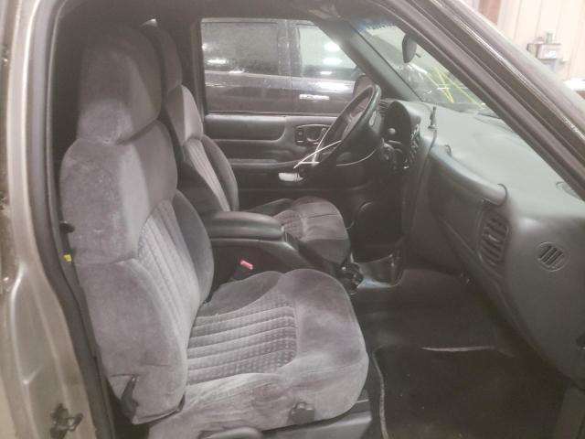 Photo 5 from auction – 2001 CHEVROLET BLAZER with VIN 1GNCT18W71K169321