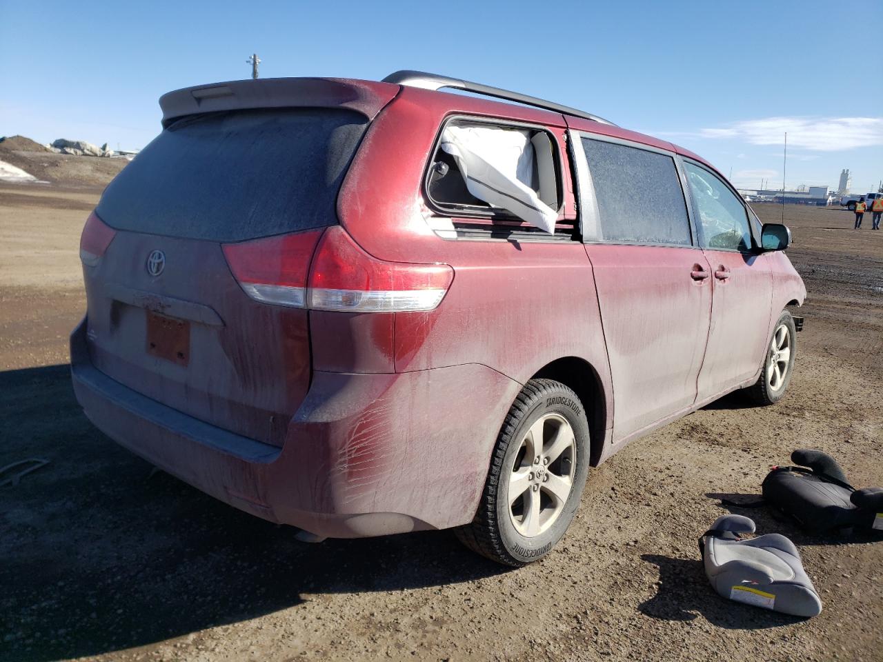 Photo 4 from auction – 2011 TOYOTA SIENNA BAS with VIN 5TDKA3DC9BS002972