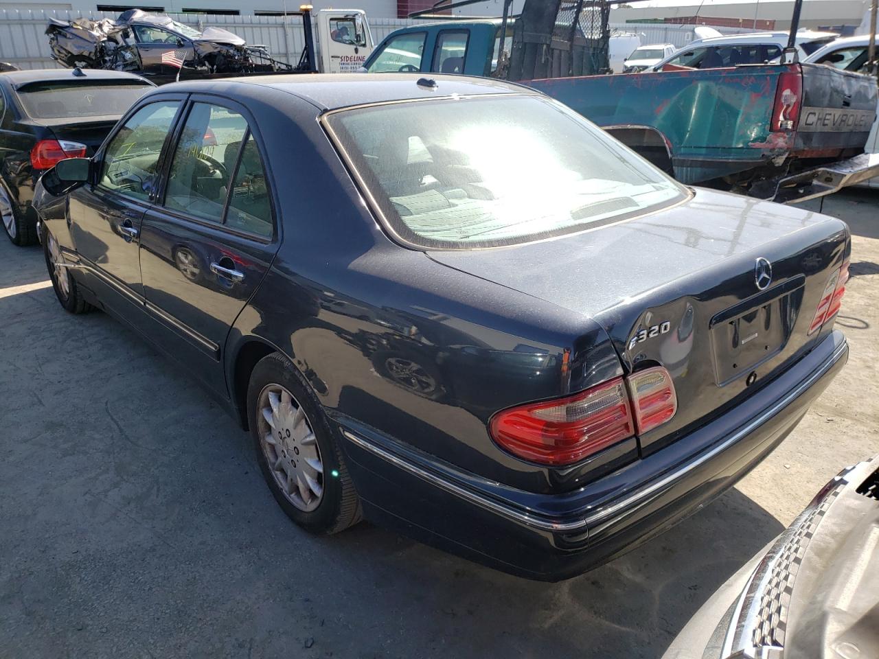 Photo 3 from auction – 2001 MERCEDES-BENZ E 320 with VIN WDBJF65JX1B316629