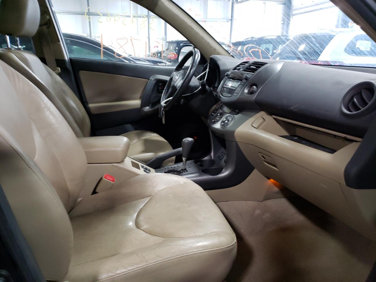 Photo 5 from auction – 2011 TOYOTA RAV4 LIMIT with VIN 2T3DF4DV2BW104579