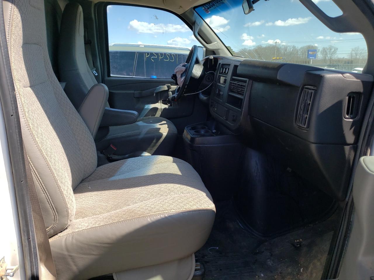 Photo 5 from auction – 2017 GMC SAVANA G25 with VIN 1GTW7AFF2H1906308