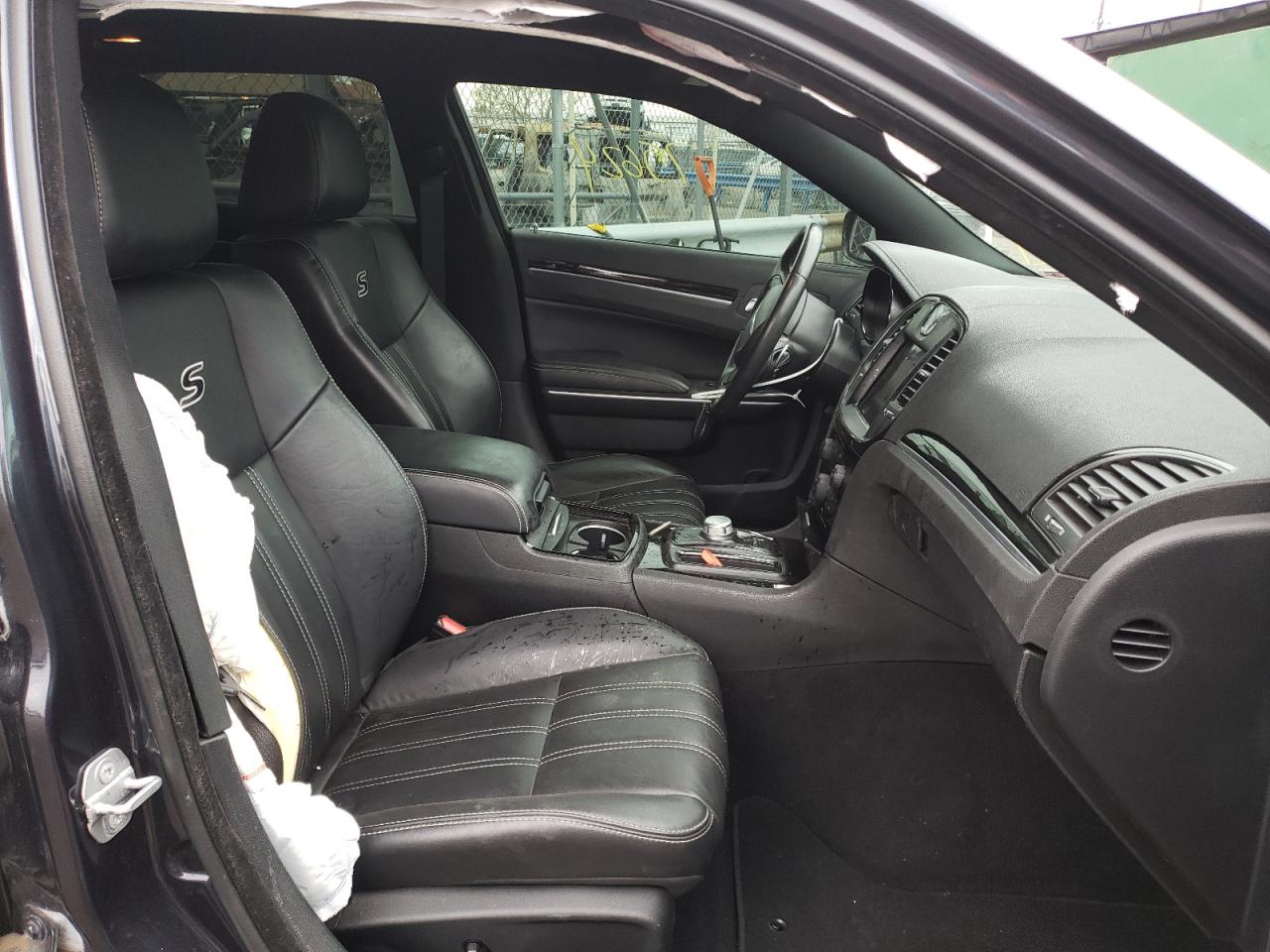 Photo 5 from auction – 2019 CHRYSLER 300 S with VIN 2C3CCAGG9KH698379