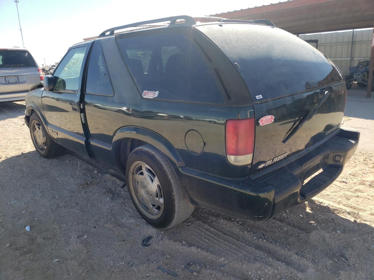 Photo 3 from auction – 2002 CHEVROLET BLAZER with VIN 1GNCS18W02K123401
