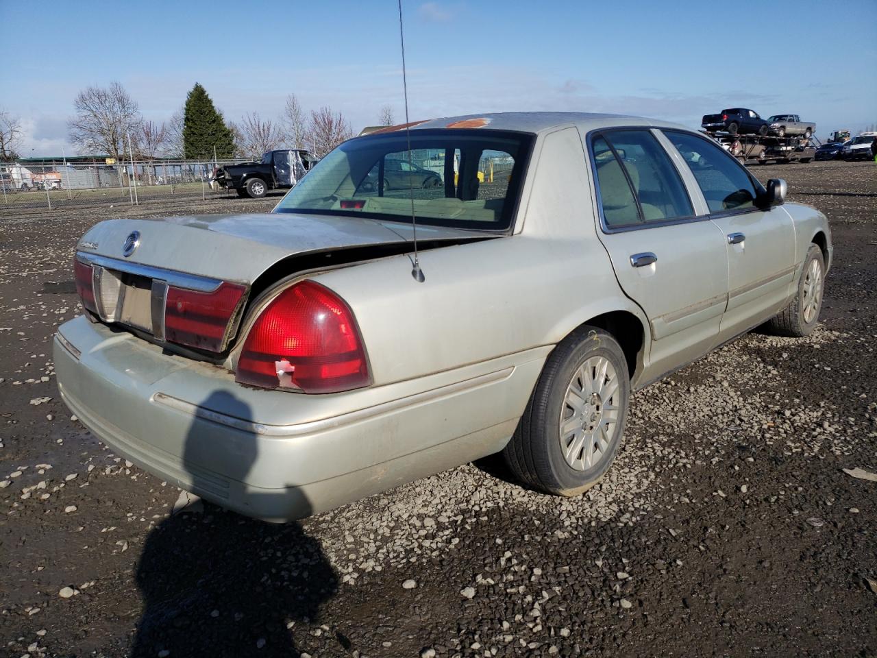 Photo 4 from auction – 2005 MERCURY GRAND MARQ with VIN 2MEFM74W75X622964