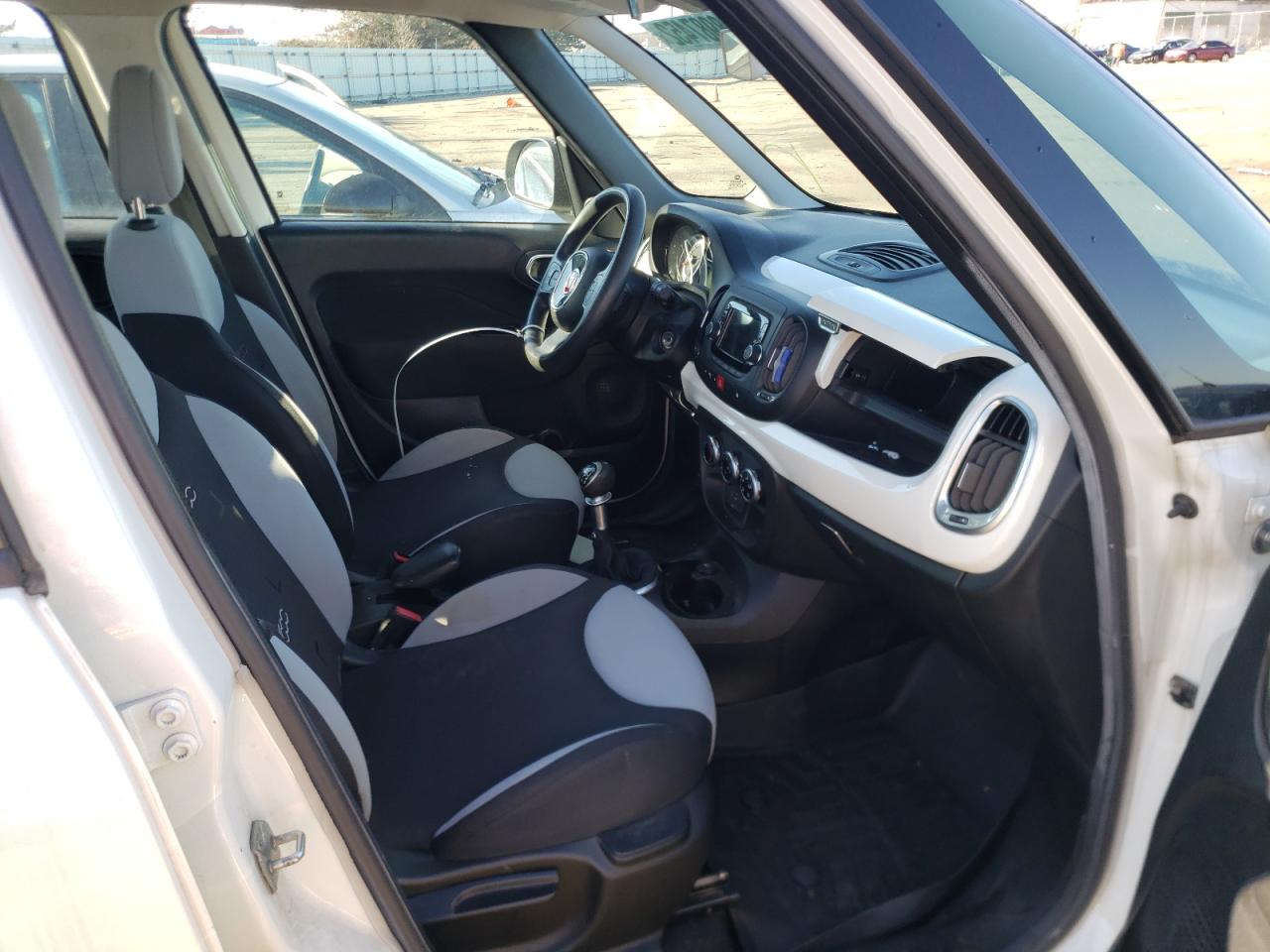 Photo 5 from auction – 2014 FIAT 500L with VIN ZFBCFAAH8EZ003126