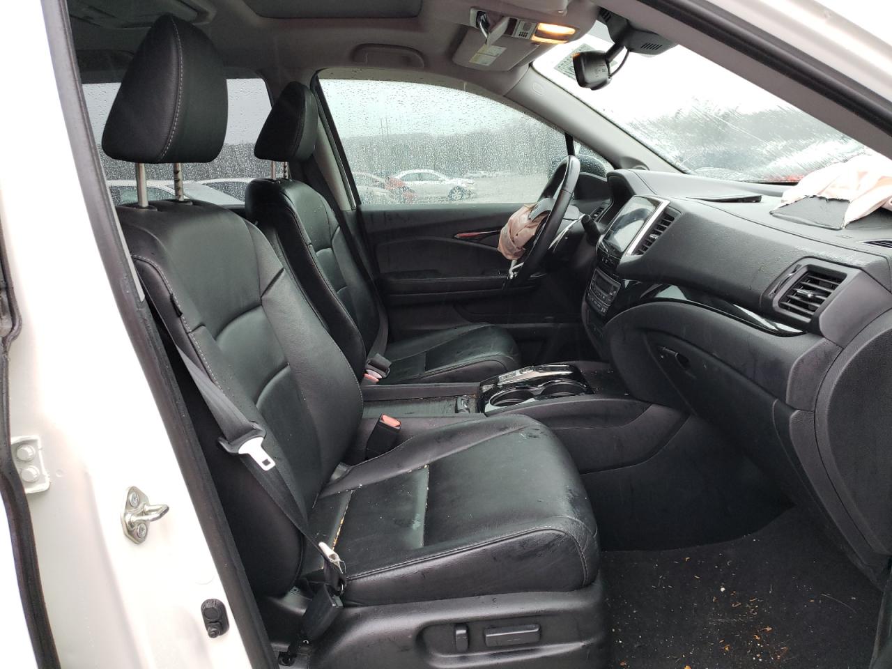 Photo 5 from auction – 2018 HONDA PILOT TOUR with VIN 5FNYF6H98JB042457