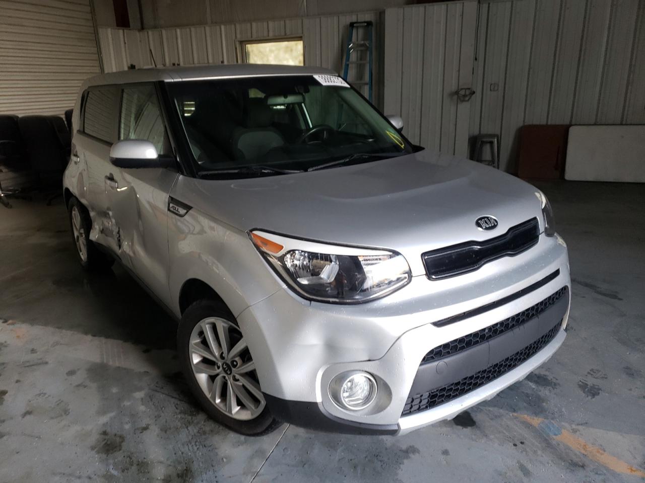 KIA SOUL + 2018 con VIN KNDJP3A55J7541923 - Foto de la subasta