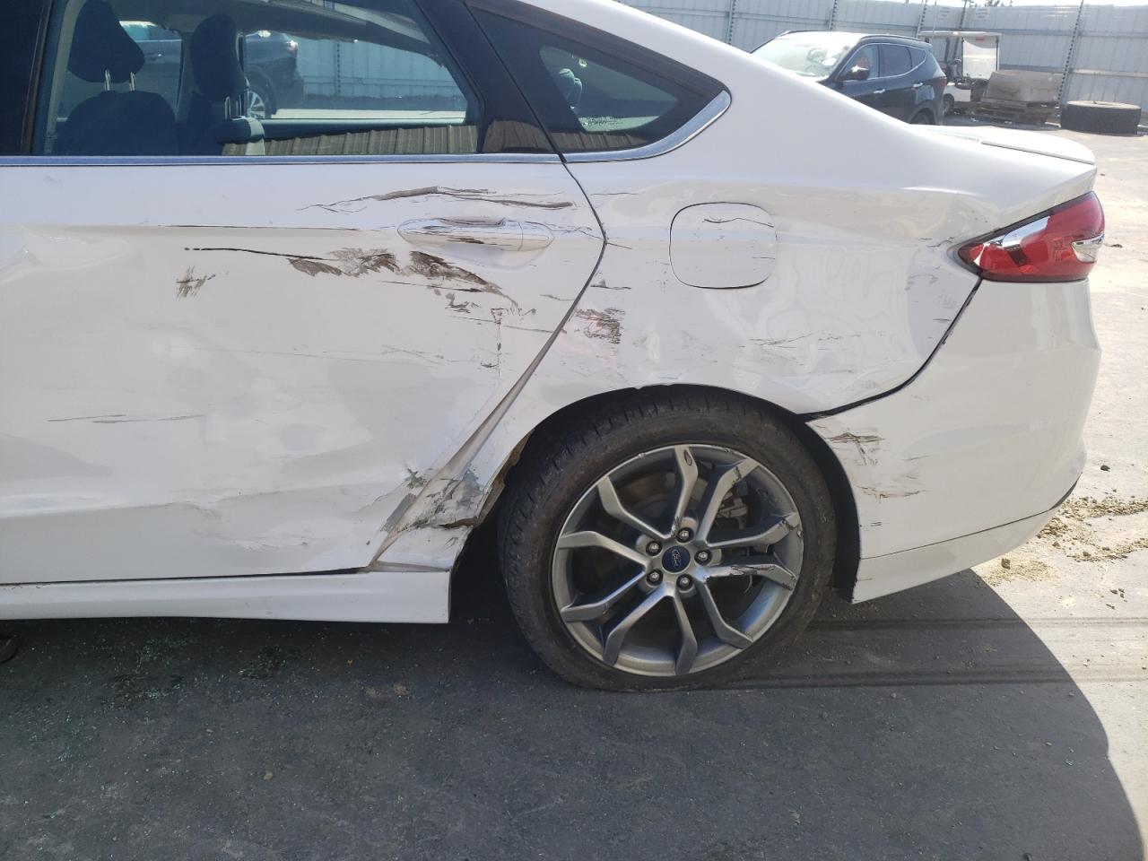Photo 9 from auction – 2017 FORD FUSION S with VIN 3FA6P0G76HR195645