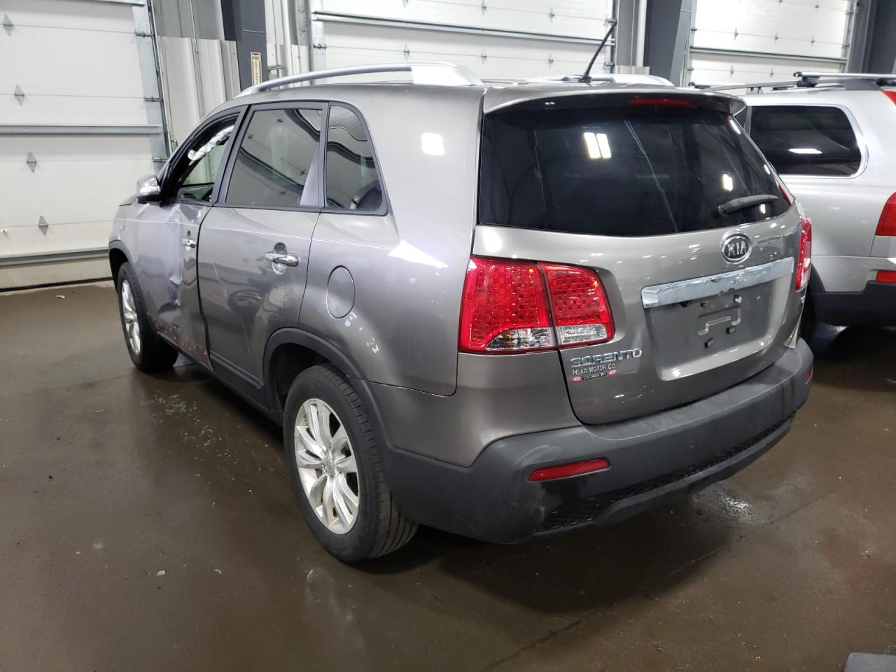 Photo 3 from auction – 2011 KIA SORENTO EX with VIN 5XYKU4A17BG076873