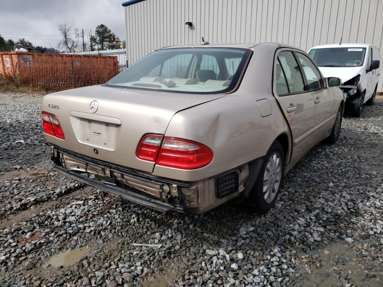 Photo 4 from auction – 2001 MERCEDES-BENZ E 320 with VIN WDBJF65JX1B280201