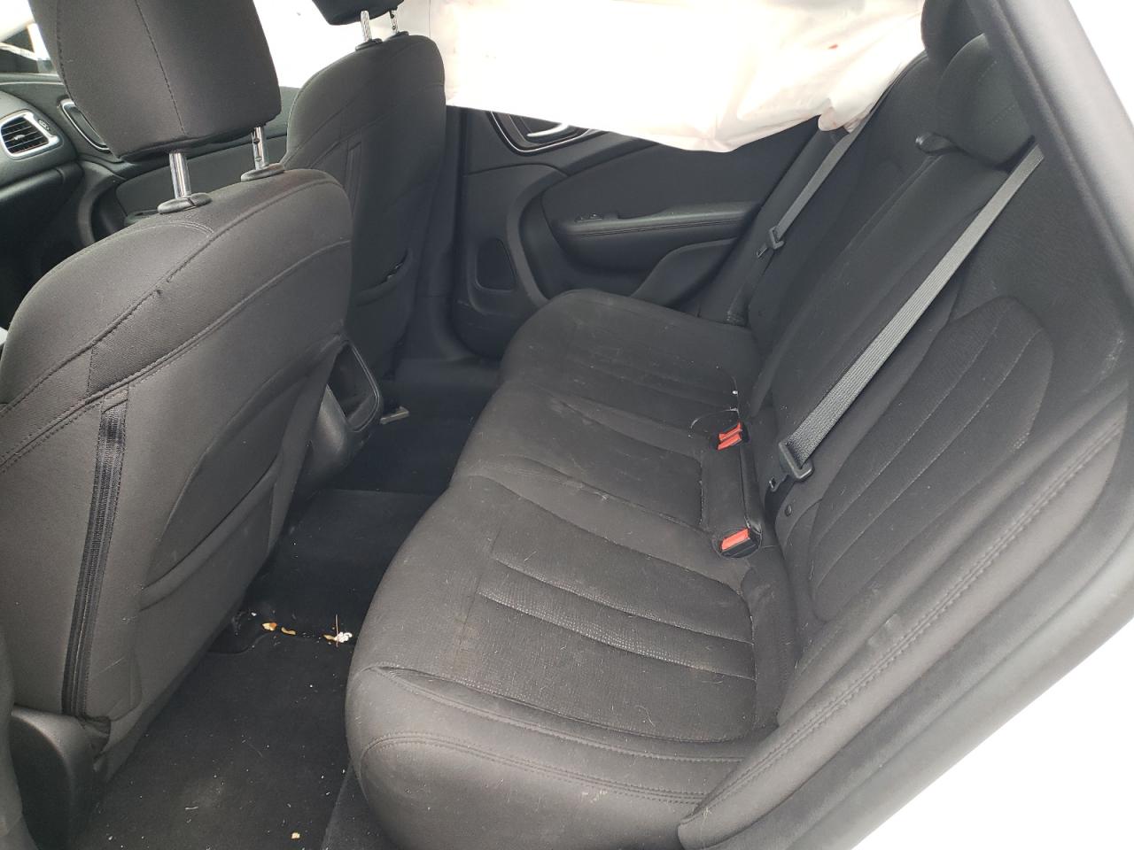 Photo 6 from auction – 2016 CHRYSLER 200 LIMITE with VIN 1C3CCCAB3GN107194