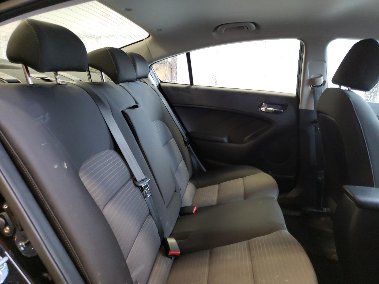 Photo 6 from auction – 2016 KIA FORTE LX with VIN KNAFX4A69G5607329