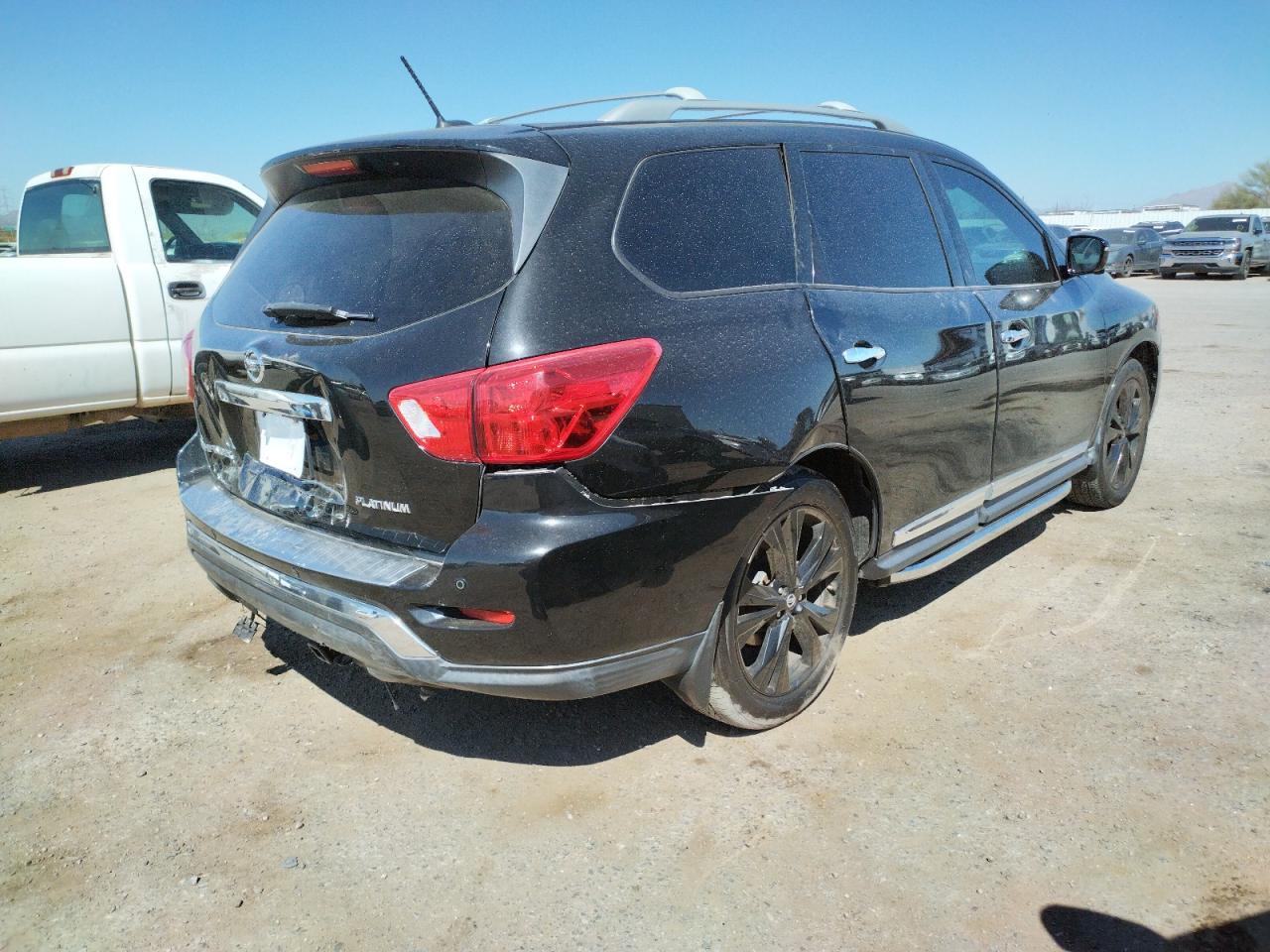 Photo 4 from auction – 2017 NISSAN PATHFINDER with VIN 5N1DR2MN2HC660202