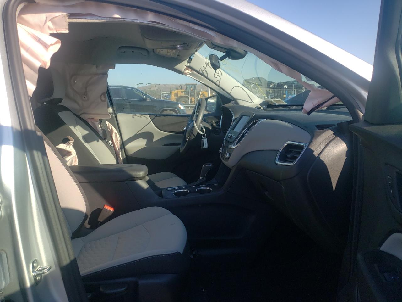 Photo 5 from auction – 2020 CHEVROLET EQUINOX LS with VIN 3GNAXHEVXLS555903