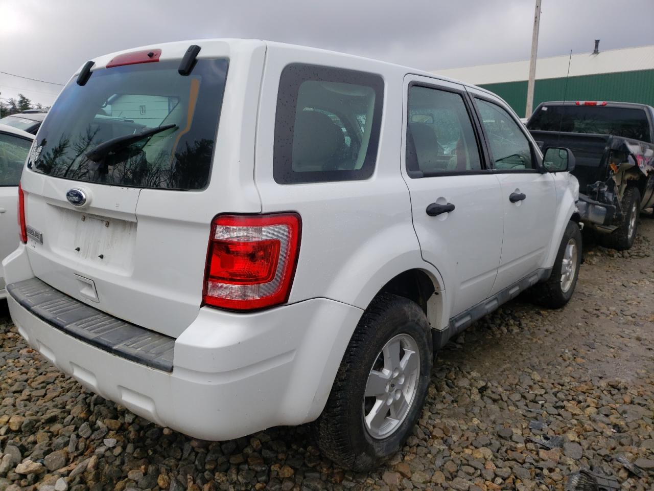 Photo 4 from auction – 2010 FORD ESCAPE XLS with VIN 1FMCU9C73AKC58514