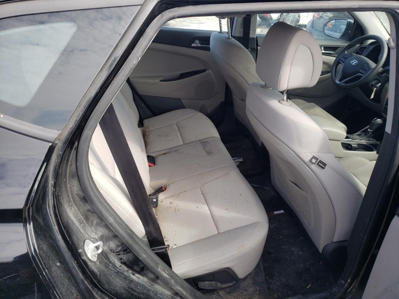 Photo 6 from auction – 2017 HYUNDAI TUCSON SE with VIN KM8J2CA40HU447669